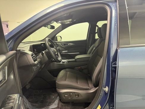 Certified 2025 Chevrolet Traverse LT image 11