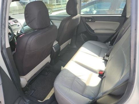 Used 2015 Subaru Forester 2.5i Limited AWD/4WD image 6