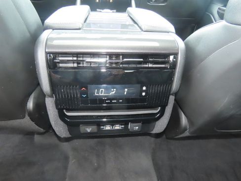 Used 2024 Jeep Wagoneer 4WD w/ Premium Group I image 23