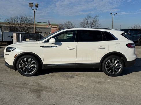 Used 2022 Lincoln Nautilus Reserve w/ Luxury Package image 11