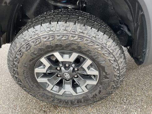 Used 2023 Toyota Tacoma TRD Off-Road image 9