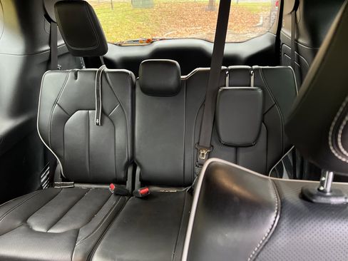 Used 2022 Chrysler Pacifica Limited w/ S Appearance Package image 13