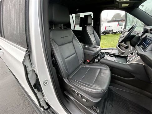 Used 2021 GMC Yukon XL Denali w/ Denali Premium Package image 28