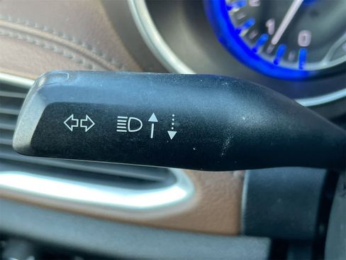 Used 2018 Chrysler Pacifica Limited w/ Tire & Wheel Group image 26