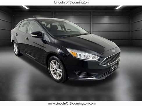Used 2018 Ford Focus SE w/ Cold Weather Package image 9