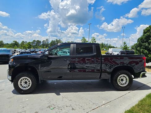 Used 2022 Chevrolet Silverado 1500 LT AWD/4WD image 4