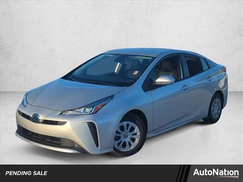 Certified 2022 Toyota Prius LE image 1