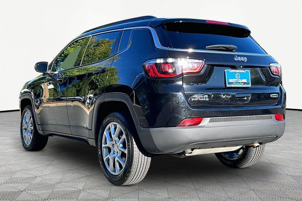 Used 2023 Jeep Compass Latitude AWD/4WD image 5