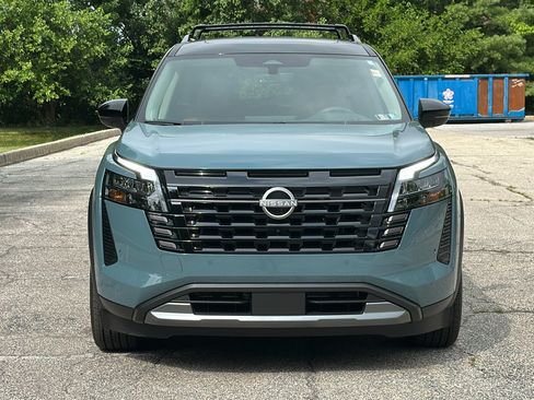 Used 2026 Nissan Pathfinder Platinum w/ Lighting Package AWD/4WD image 3
