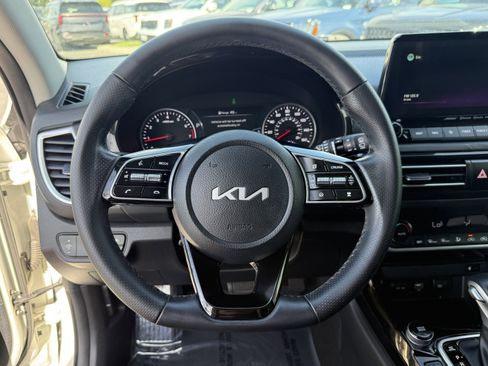 Certified 2022 Kia Seltos SX image 19