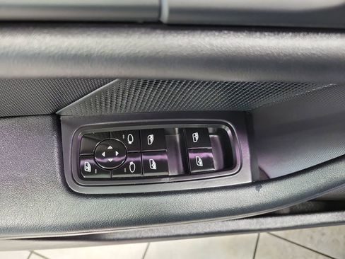 Used 2021 Porsche Taycan image 36