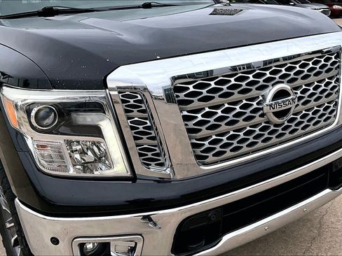 Used 2017 Nissan Titan SL image 30