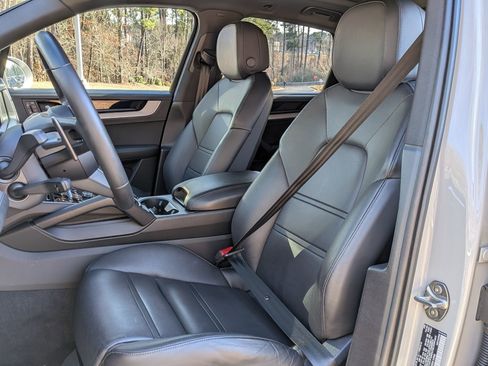 Certified 2025 Porsche Cayenne Coupe AWD/4WD image 5