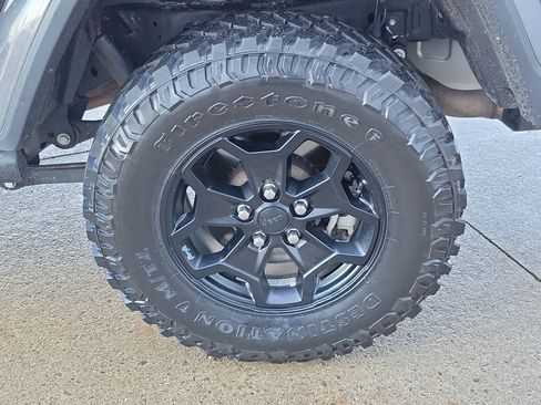 Used 2021 Jeep Gladiator Sport image 5