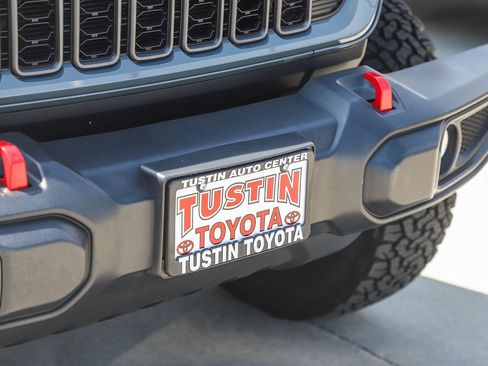 Used 2025 Jeep Wrangler Unlimited Rubicon AWD/4WD image 5