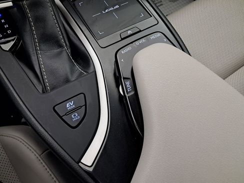 Used 2020 Lexus UX 250h w/ Premium Package image 29