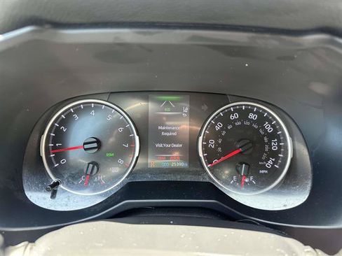 Used 2022 Toyota RAV4 XLE Premium FWD image 55