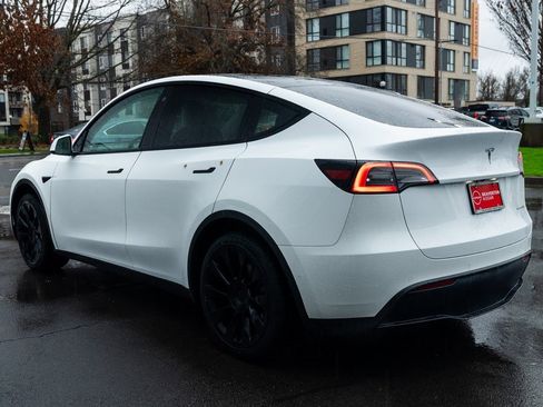 Used 2021 Tesla Model Y Long Range image 4