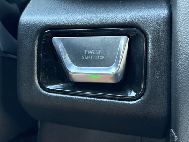 Used 2025 GMC Yukon XL AT4 w/ AT4 Premium Plus Package AWD/4WD image 29