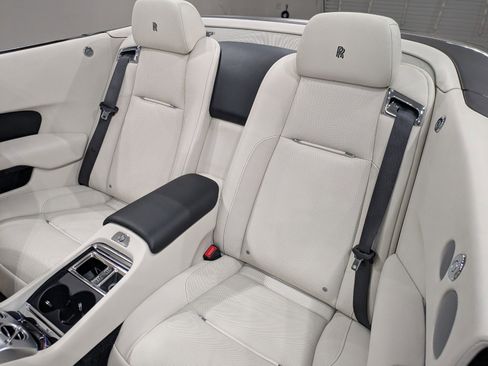 Used 2019 Rolls-Royce Dawn image 10