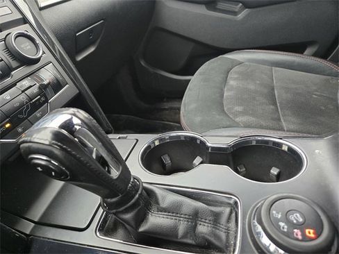 Used 2018 Ford Explorer XLT w/ Equipment Group 202A image 13