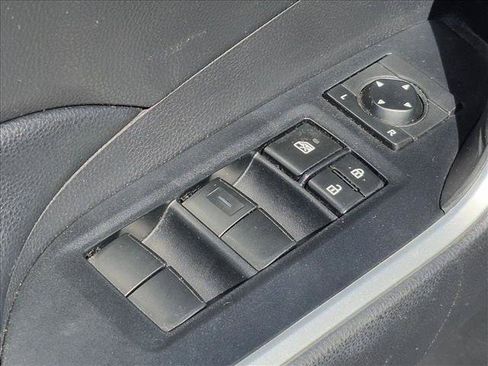 Used 2019 Toyota RAV4 LE FWD image 14