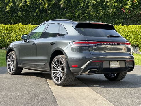 Used 2025 Porsche Macan image 3