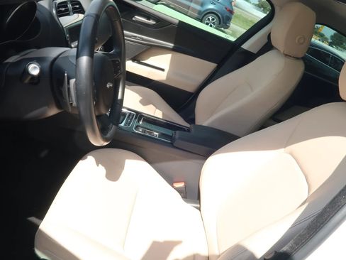Used 2018 Jaguar XE image 17