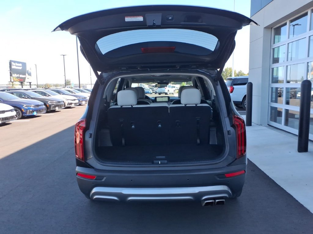 Used 2022 Kia Telluride EX w/ EX Premium Package FWD image 6