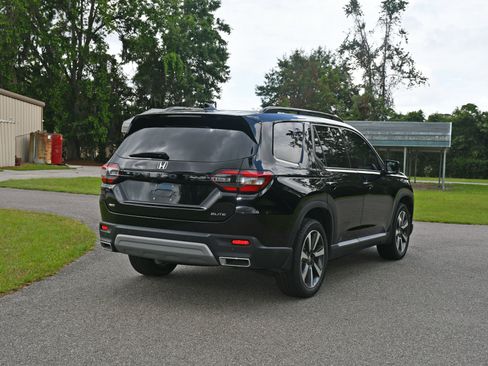 Used 2023 Honda Pilot Elite image 4