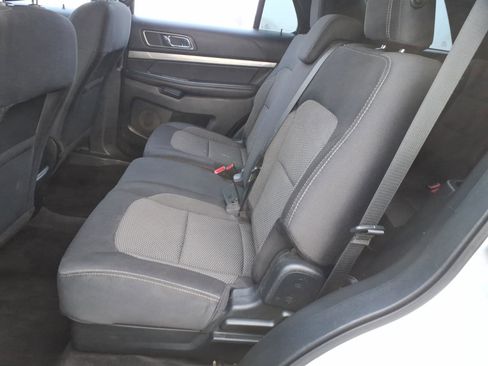 Used 2018 Ford Explorer XLT image 9