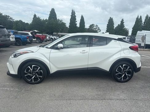 Used 2019 Toyota C-HR Limited FWD image 8