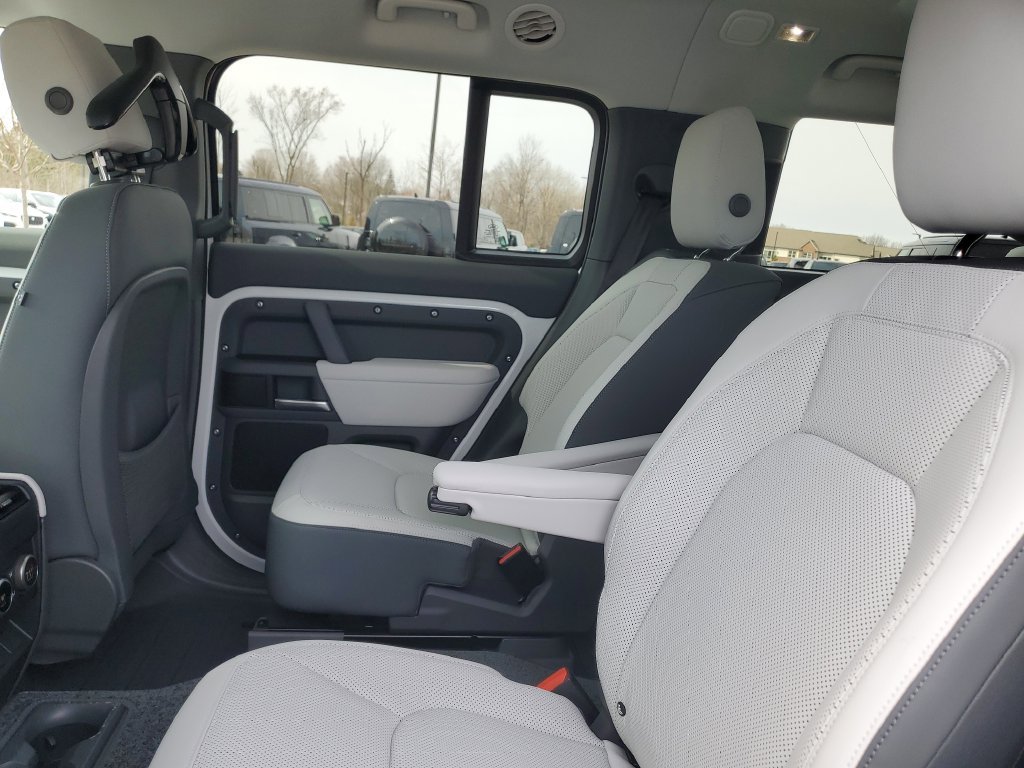 Used 2026 Land Rover Defender 130 S AWD/4WD image 28