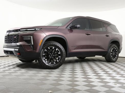 Used 2024 Chevrolet Traverse Z71 image 1