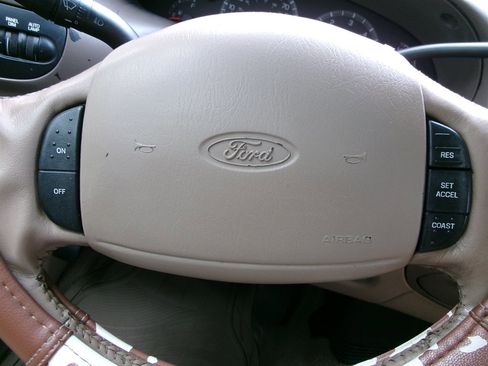 Used 1999 Ford F150 Lariat image 37