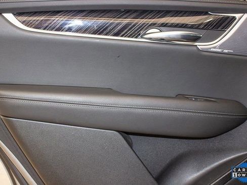 Used 2025 Cadillac XT6 Premium Luxury image 21