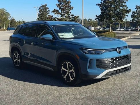 New 2026 Volkswagen Tiguan SE image 2