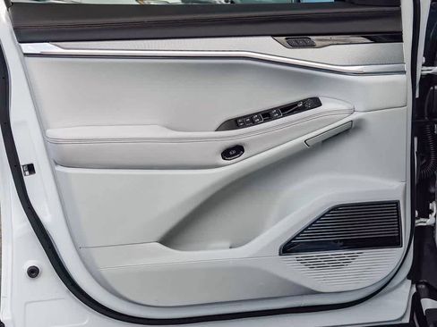 Used 2025 Jeep Wagoneer S Limited image 18