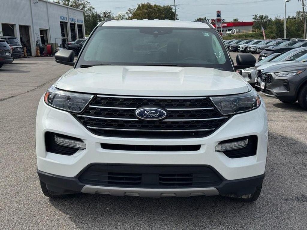 Used 2023 Ford Explorer XLT w/ Equipment Group 202A AWD/4WD image 9