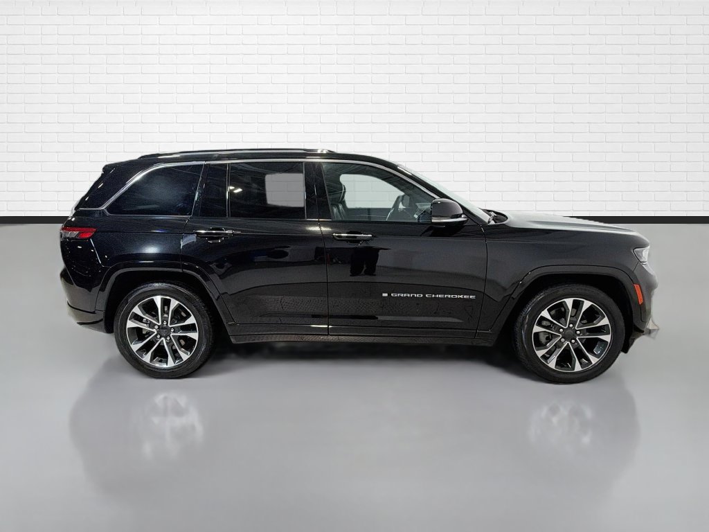 Used 2023 Jeep Grand Cherokee Overland AWD/4WD image 10