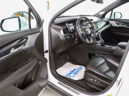 Used 2023 Cadillac XT6 Premium Luxury AWD/4WD image 3