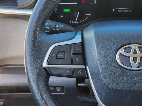 Used 2023 Toyota Sienna XLE image 33
