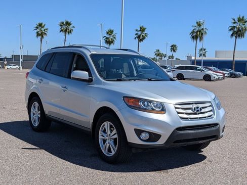 Used 2011 Hyundai Santa Fe SE image 3