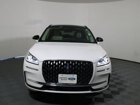 Used 2025 Lincoln Corsair Grand Touring image 3