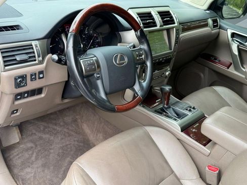 Used 2018 Lexus GX 460 Premium w/ Premium Package AWD/4WD image 4