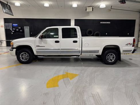Used 2004 GMC Sierra 2500 SLT w/ Heavy-Duty Power Package AWD/4WD image 3