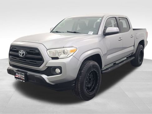 Used 2016 Toyota Tacoma SR image 9