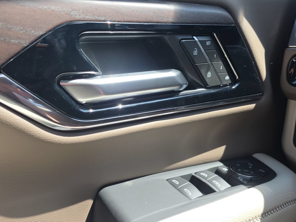 New 2026 GMC Yukon Denali w/ Advanced Technology Package AWD/4WD image 11