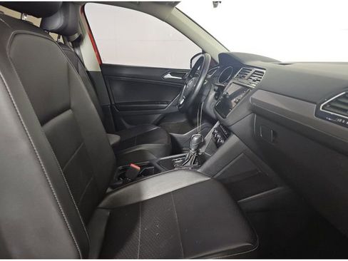 Used 2018 Volkswagen Tiguan SE w/ Panoramic Sunroof Package image 15