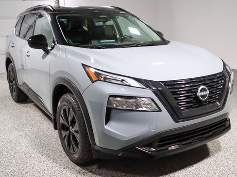 Used 2023 Nissan Rogue SV w/ SV Premium B Package FWD image 5